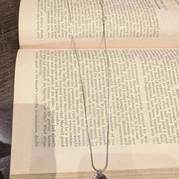 Joe fresh necklace silvertone with  clear gemstones - Picture 5 of 9